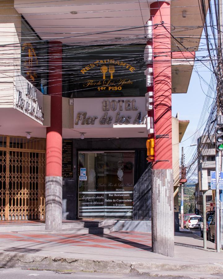 Hotel Flor De Los Andes Tulcán Exterior photo